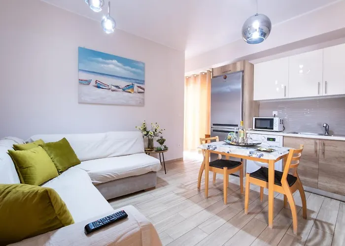 Family Apartment Near Port